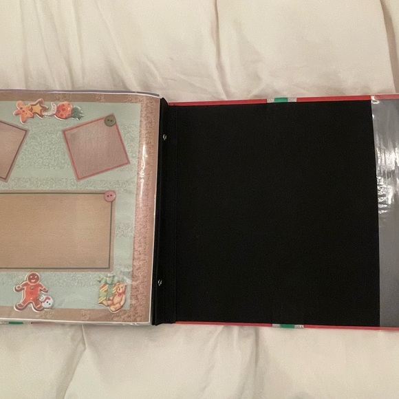 Pre-designed Holiday Scrapbook Album - Picture 8 of 9